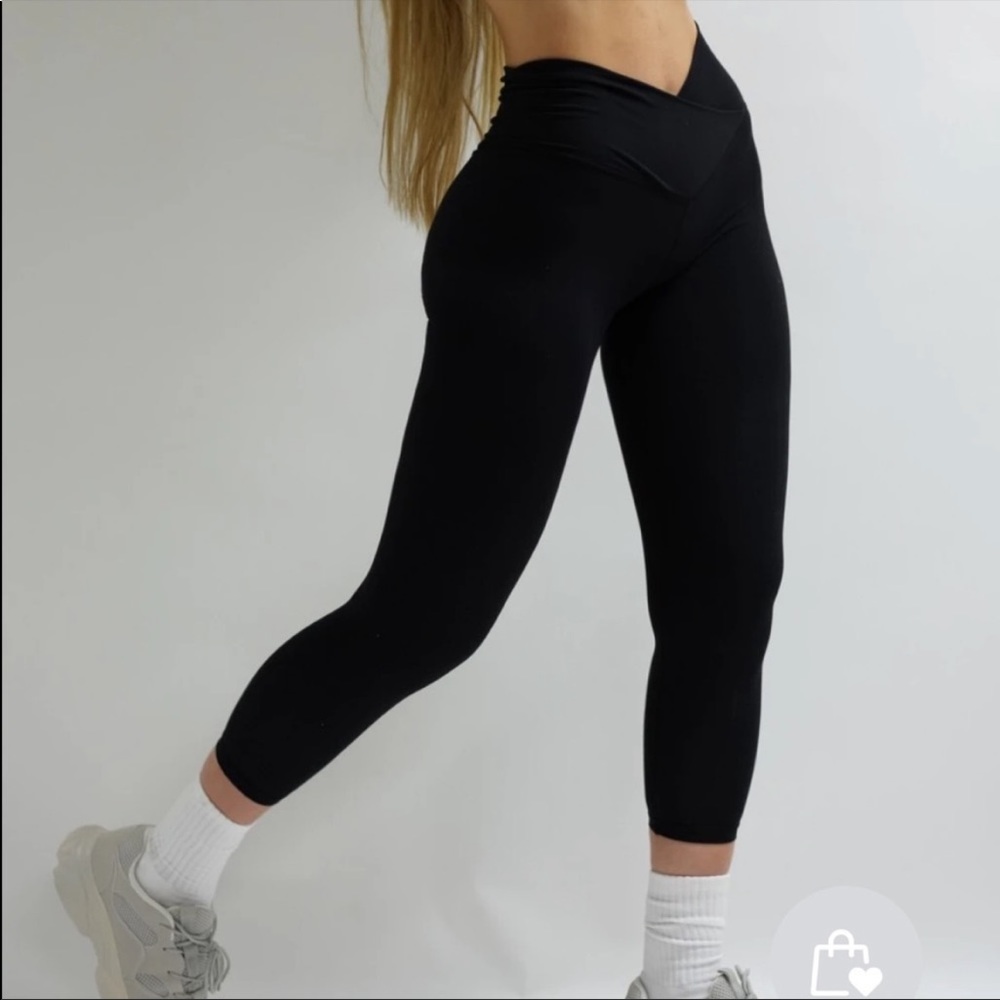 Never worn Naturyl black crossover leggings